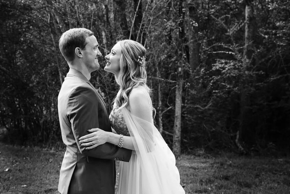 091-microwedding outdoor couple portraits.jpg