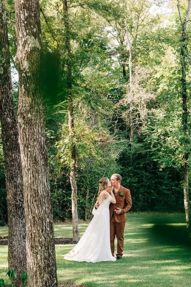 085-microwedding outdoor couple portraits.jpg