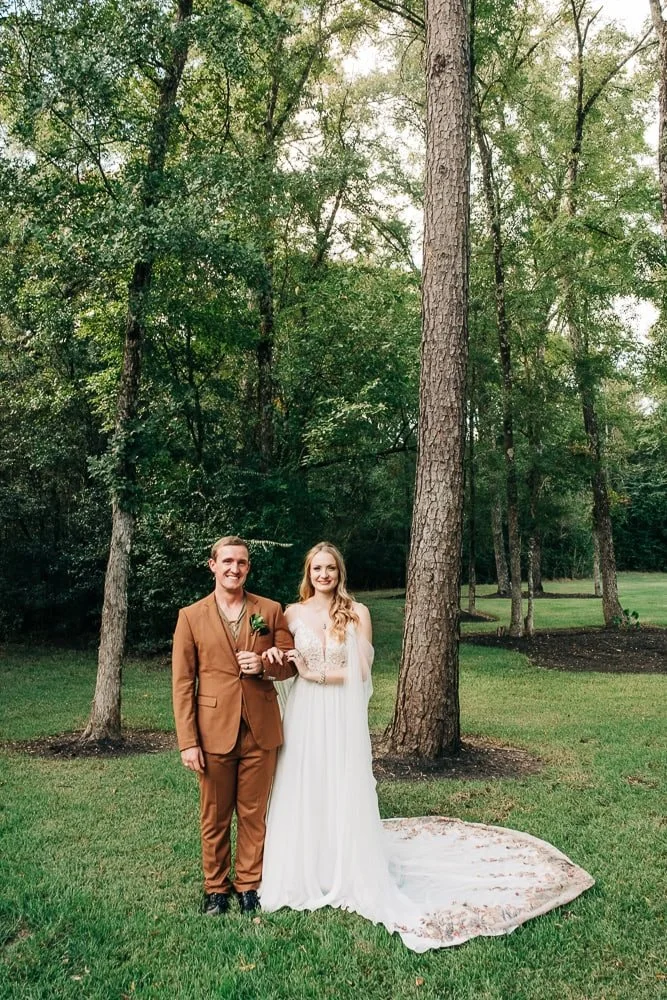 094-microwedding outdoor couple portraits.jpg