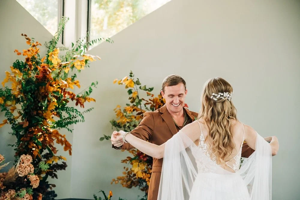059-microwedding fall indoor first look.jpg