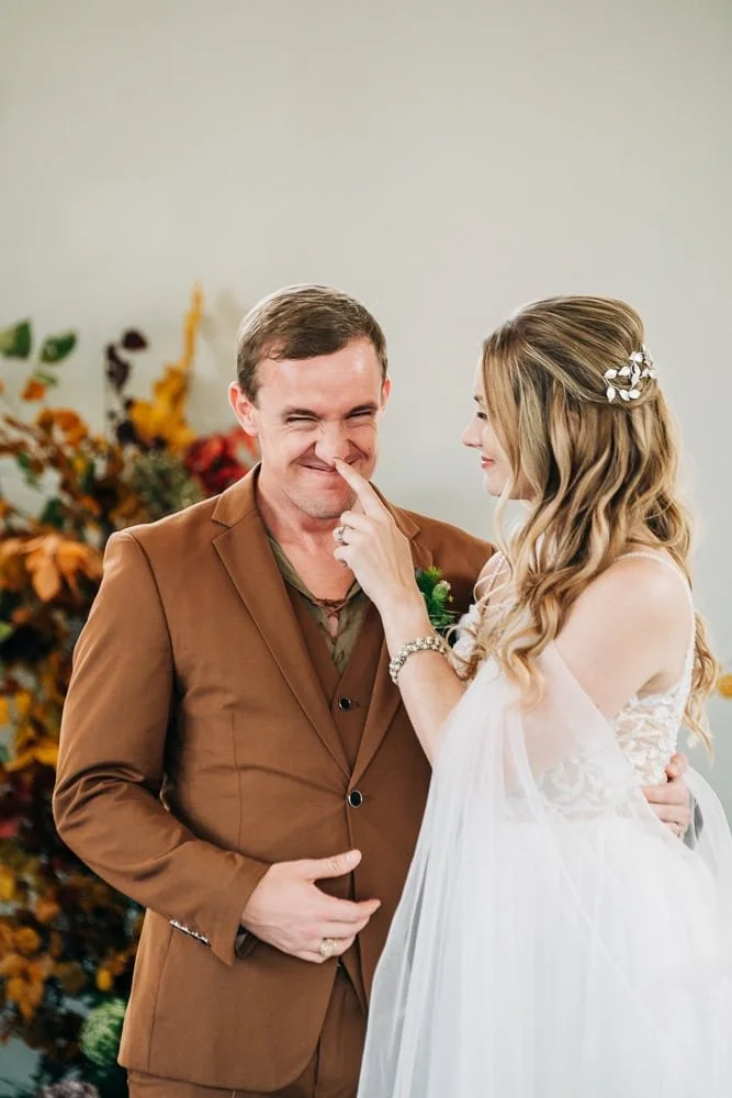 068-microwedding fall indoor first look.jpg