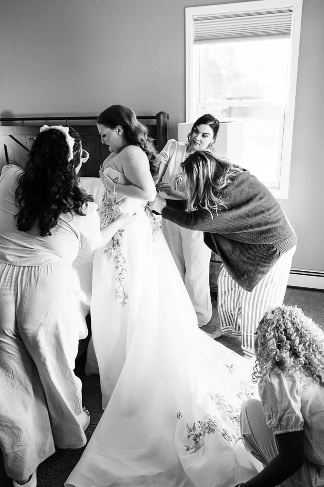 021-bride-getting-ready-estes-park.jpg