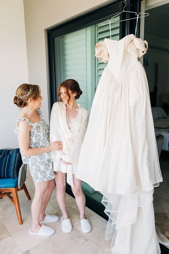 061-bride-getting-ready.jpg