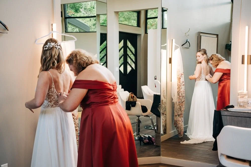 006-Fall Micro wedding bride.jpg