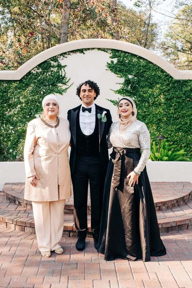 049-Muslim groom family portraits.jpg