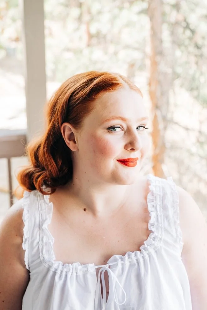017-bride-getting-ready-estes-park.jpg