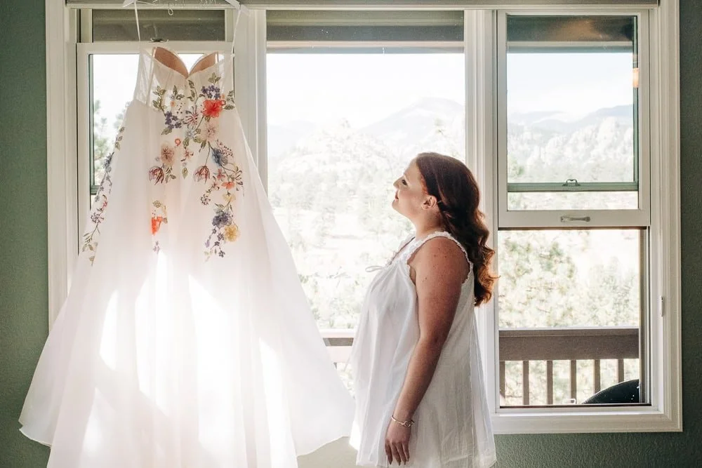 015-bride-getting-ready-estes-park.jpg