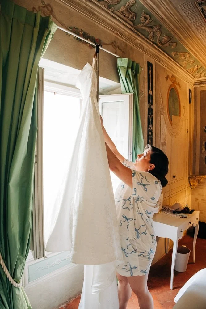 80-tuscany-wedding-getting-ready-villa.jpg