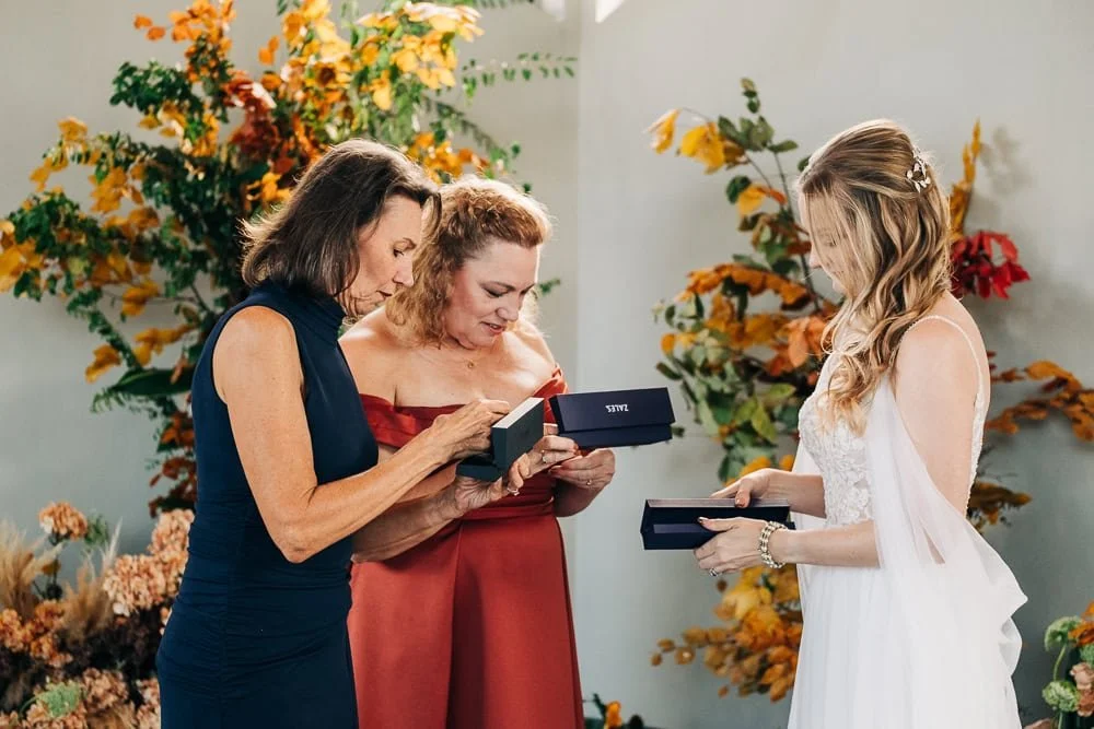 090-microwedding family moments.jpg