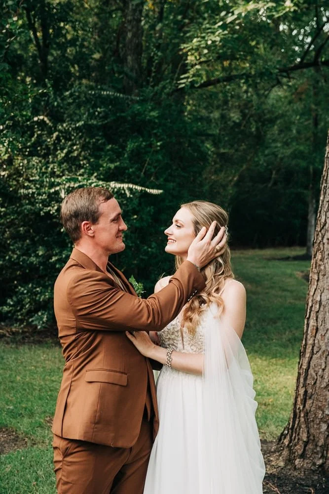 095-microwedding outdoor couple portraits.jpg
