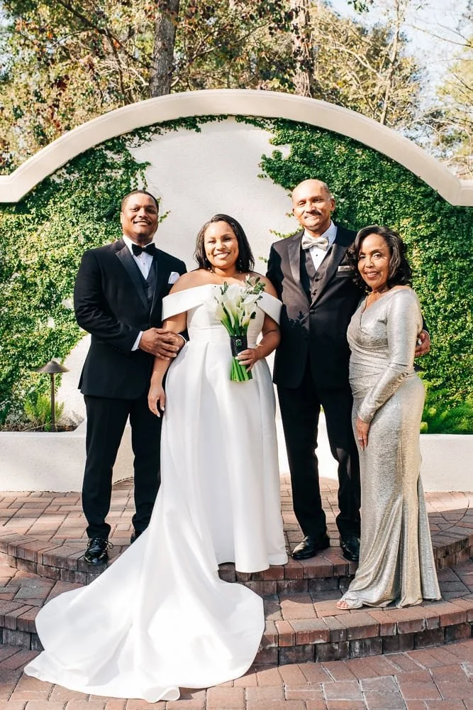 017-bride family portraits historic mansion.jpg