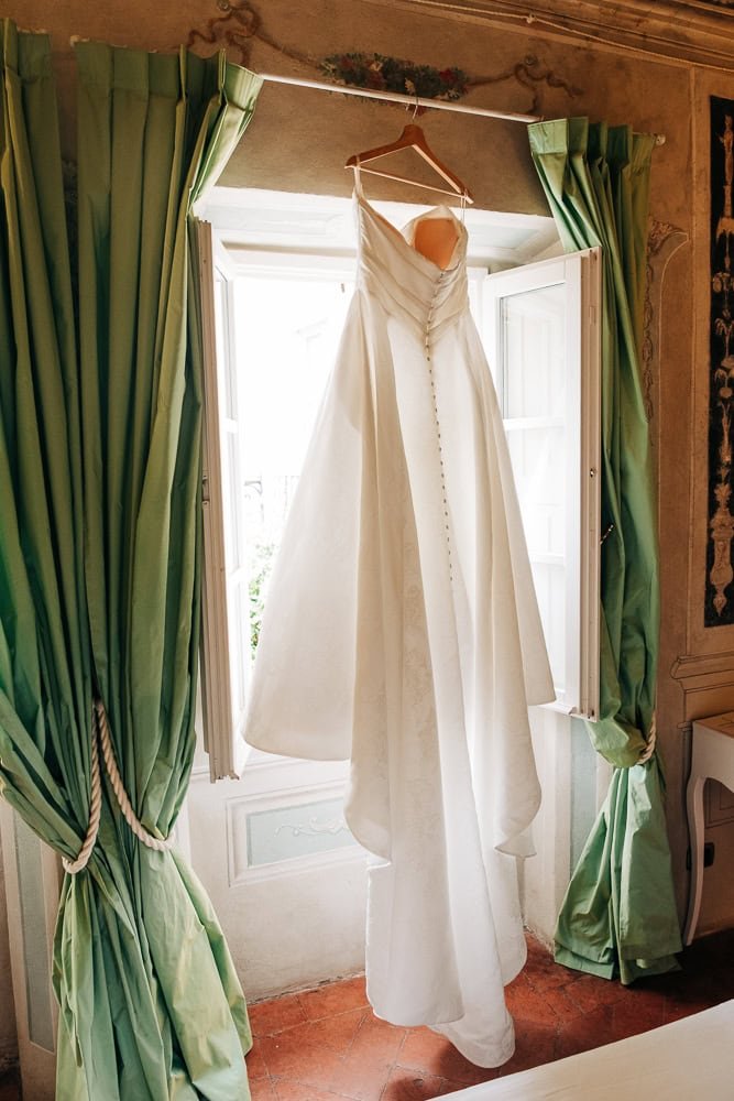 78-tuscany-wedding-getting-ready-villa.jpg