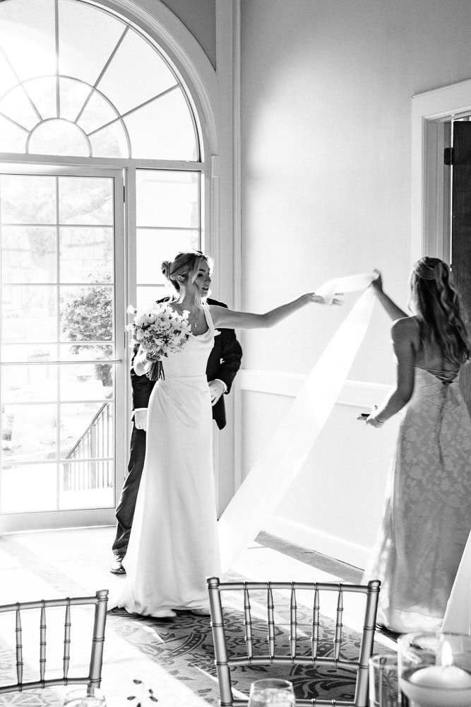 84-yacht-club-wedding-cocktail-hour.jpg