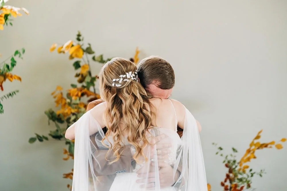 057-microwedding fall indoor first look.jpg