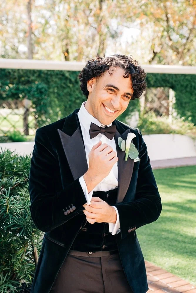 005-Groom getting ready.jpg