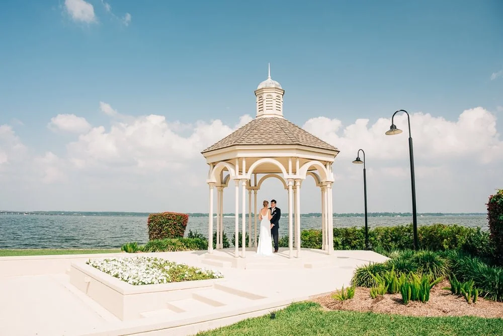 39-yacht-club-wedding-first-look.jpg