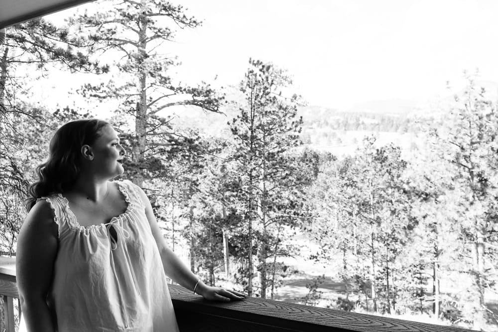 016-bride-getting-ready-estes-park.jpg