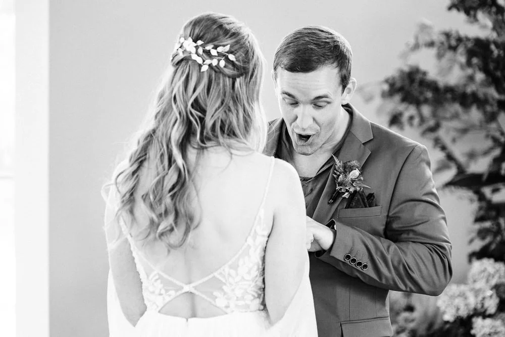 062-microwedding fall indoor first look.jpg