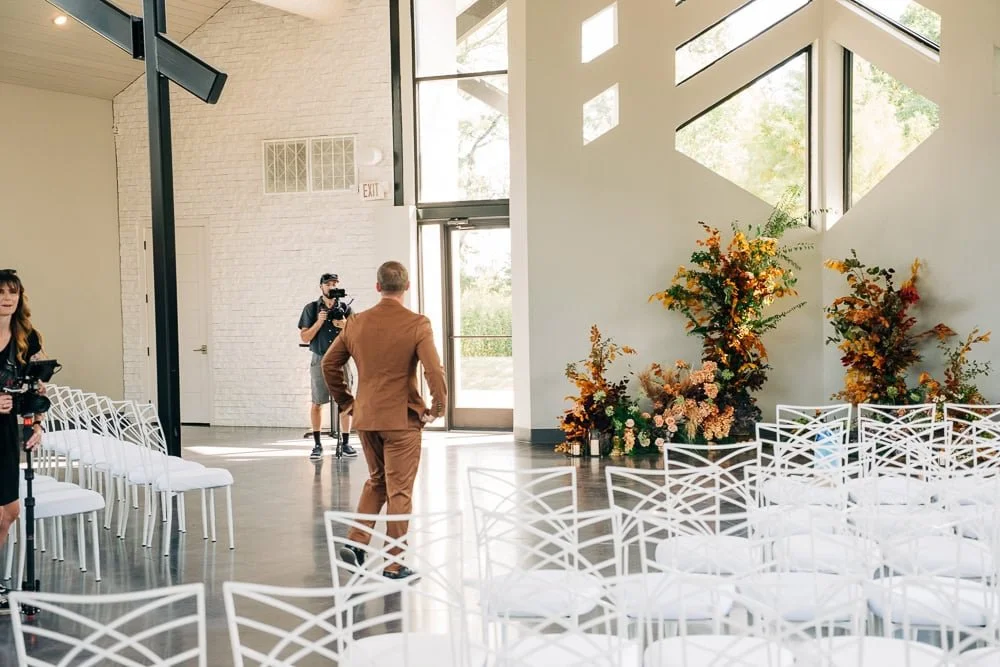 053-microwedding fall indoor first look.jpg