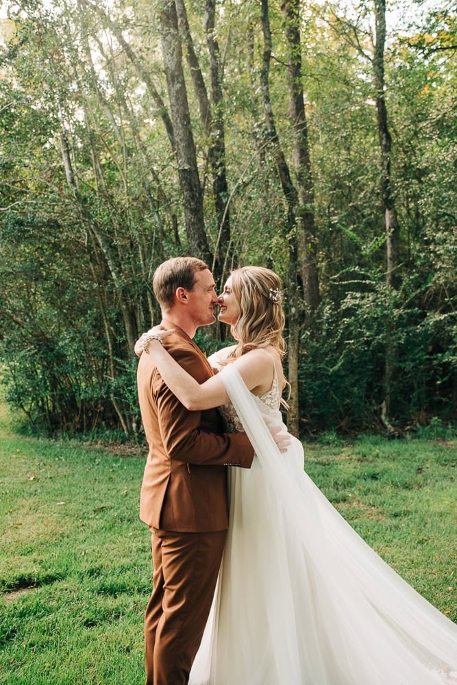 090-microwedding outdoor couple portraits.jpg