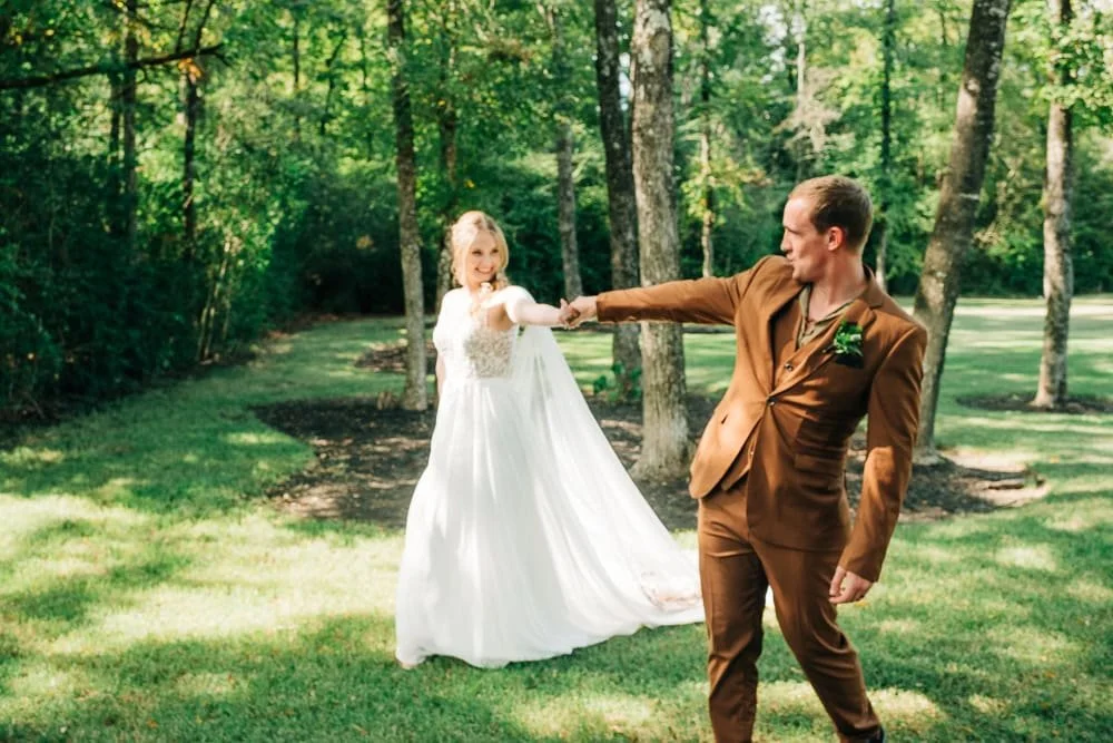 088-microwedding outdoor couple portraits.jpg