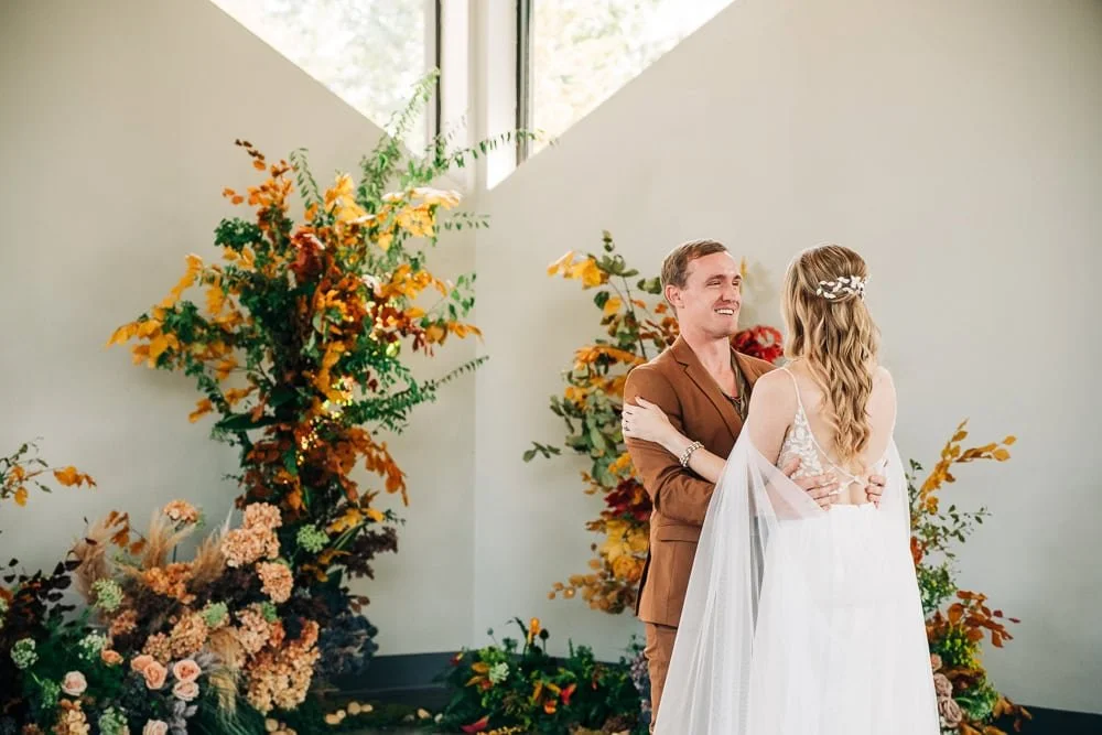 066-microwedding fall indoor first look.jpg