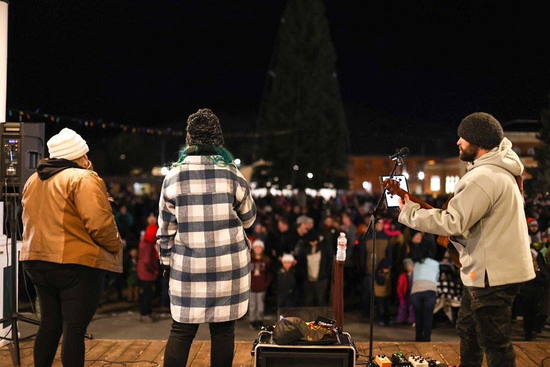 Thanks for everyone who came to the Christmas Stroll tonight! 🎄 What a great turnout! What was your favorite part of the night? 🎅🏻🎁🛍️
#discoveranaconda #anacondamontana #anacondamt #montana #christmasstroll #shoplocal