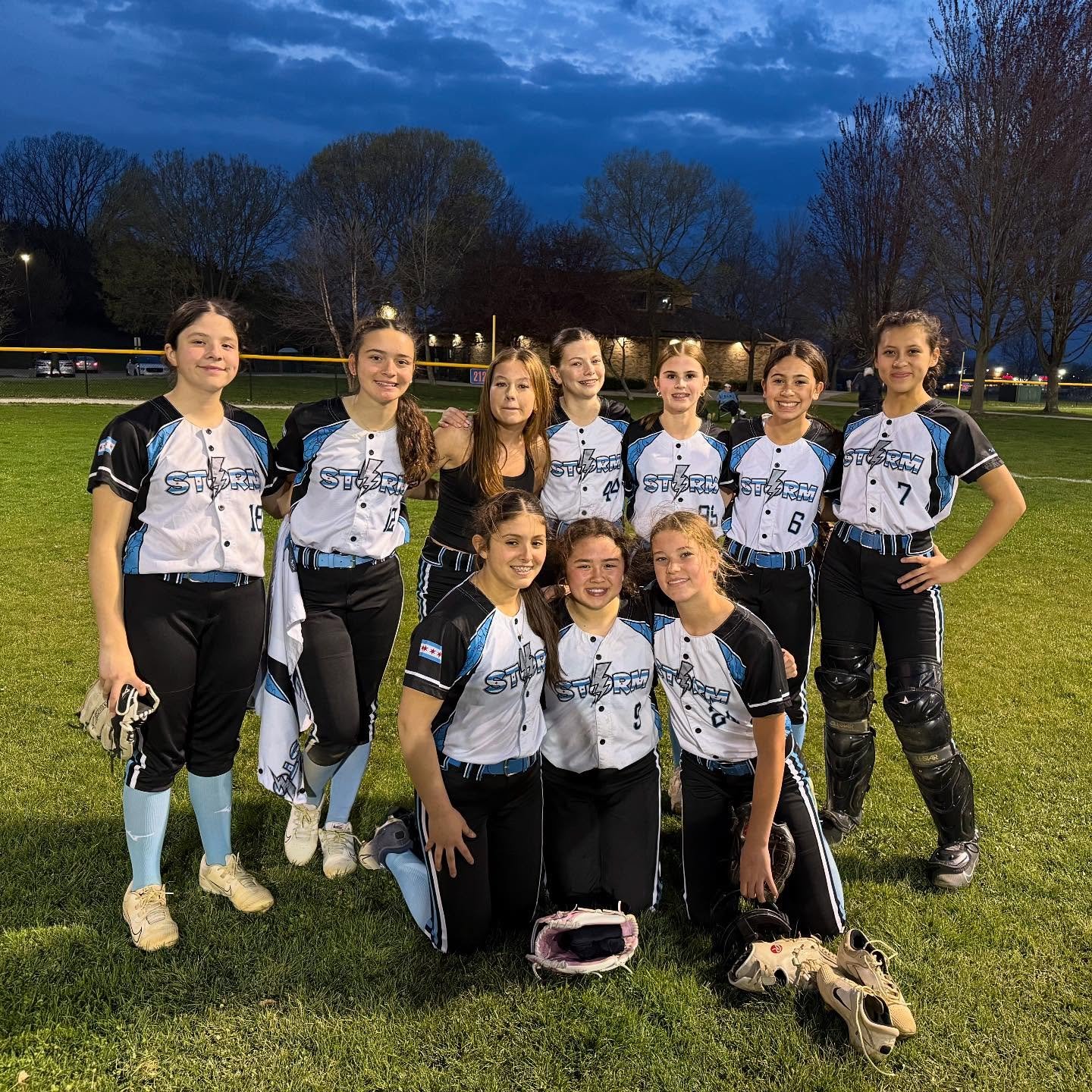 13U Black pulled up to Evanston and brought the energy before the storm even touched down. Rain or shine, we show out.

#StormTravelSoftball #13USoftball #WeAreTheStorm #Aprilshowers #FridayNightLights🥎 #SoftballSeason #SpringTimeVibes #TeamWorkMake