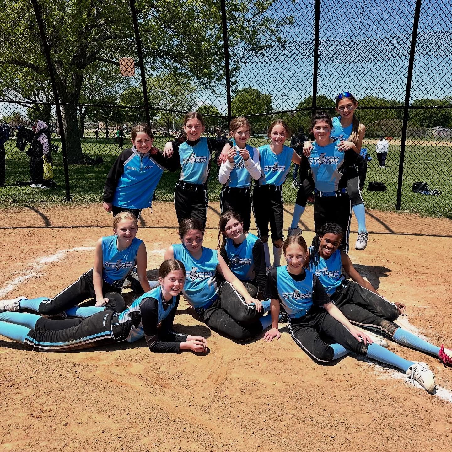 10U Black turned it up today with 3-0 in pool play!Tomorrow they head back to the field ready for more! 

#EvanstonExpressTournament #StormTravelSoftball #10USoftball #ItsTournamentSeasonYall #LetsGo‼️