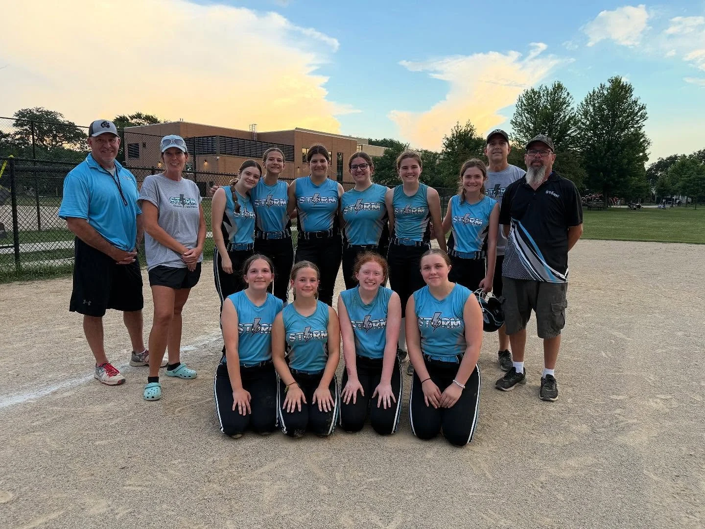 Our 13U crew was out here making moves on Edgebrook tonight! 
#StormTravelSoftball #13USoftball #EsaaBaseballSoftball