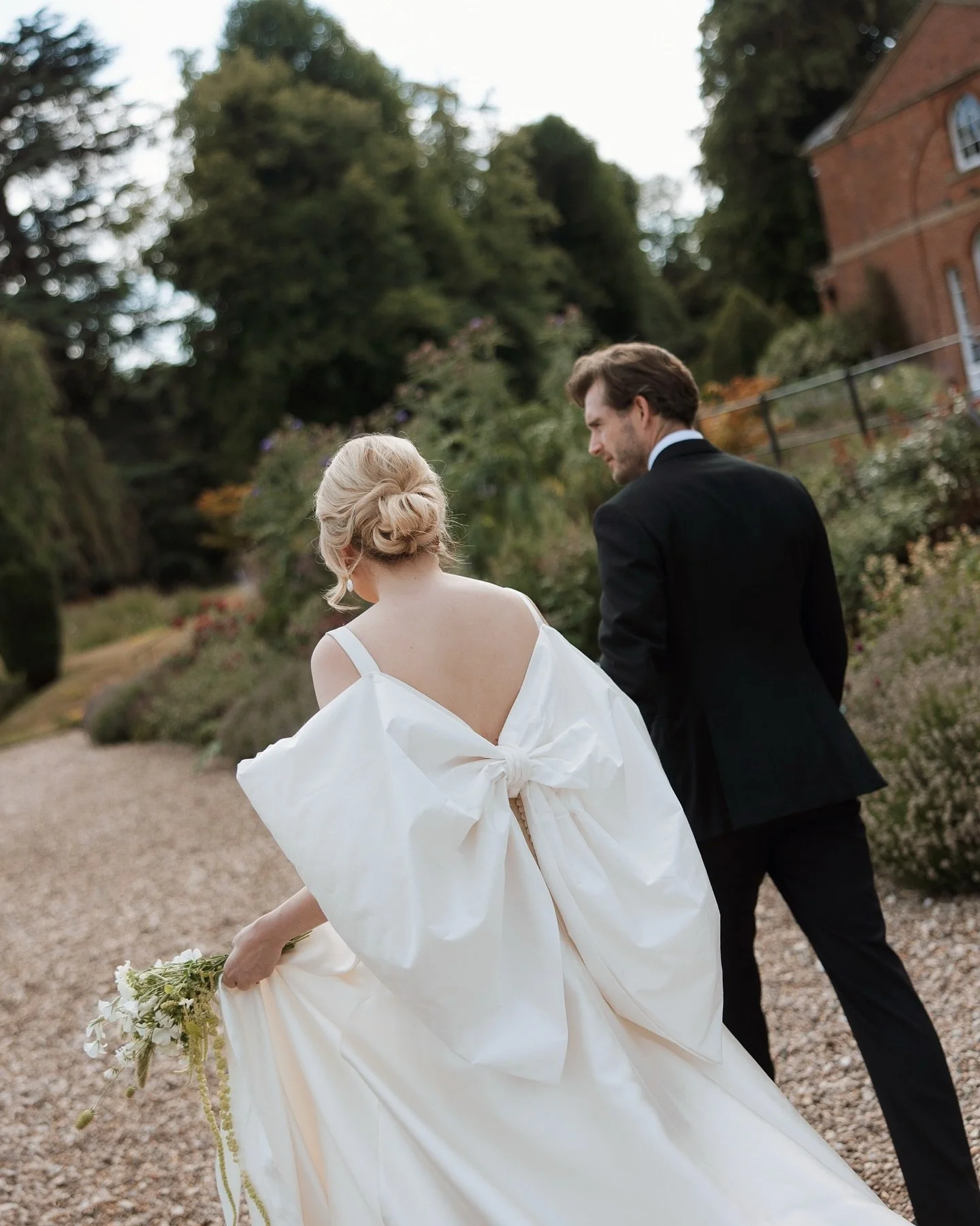 Forever going to be dreaming about this dress 🎀

Katie and Karl from ALIGN workshops by @fayewildephotography on digital + 35mm film.

planning + host @fayewildephotography 
content + camcorder @curatedcontentco_ 
styling + design @moseandweddings 
