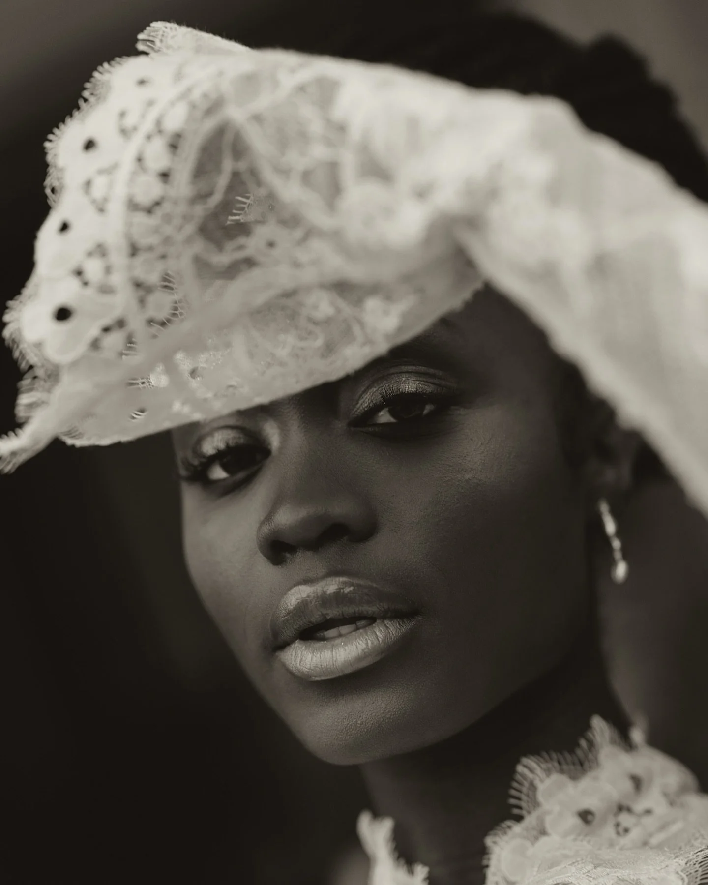 Throwing it back to this amazing shoot at one of my fave venues, Hedsor House.

What a power couple right? David and Haja smashing it at @hedsor with @workshopsbylark. Also, a moment for the florals - absolutely divineee @sassflower.

Planner and sty