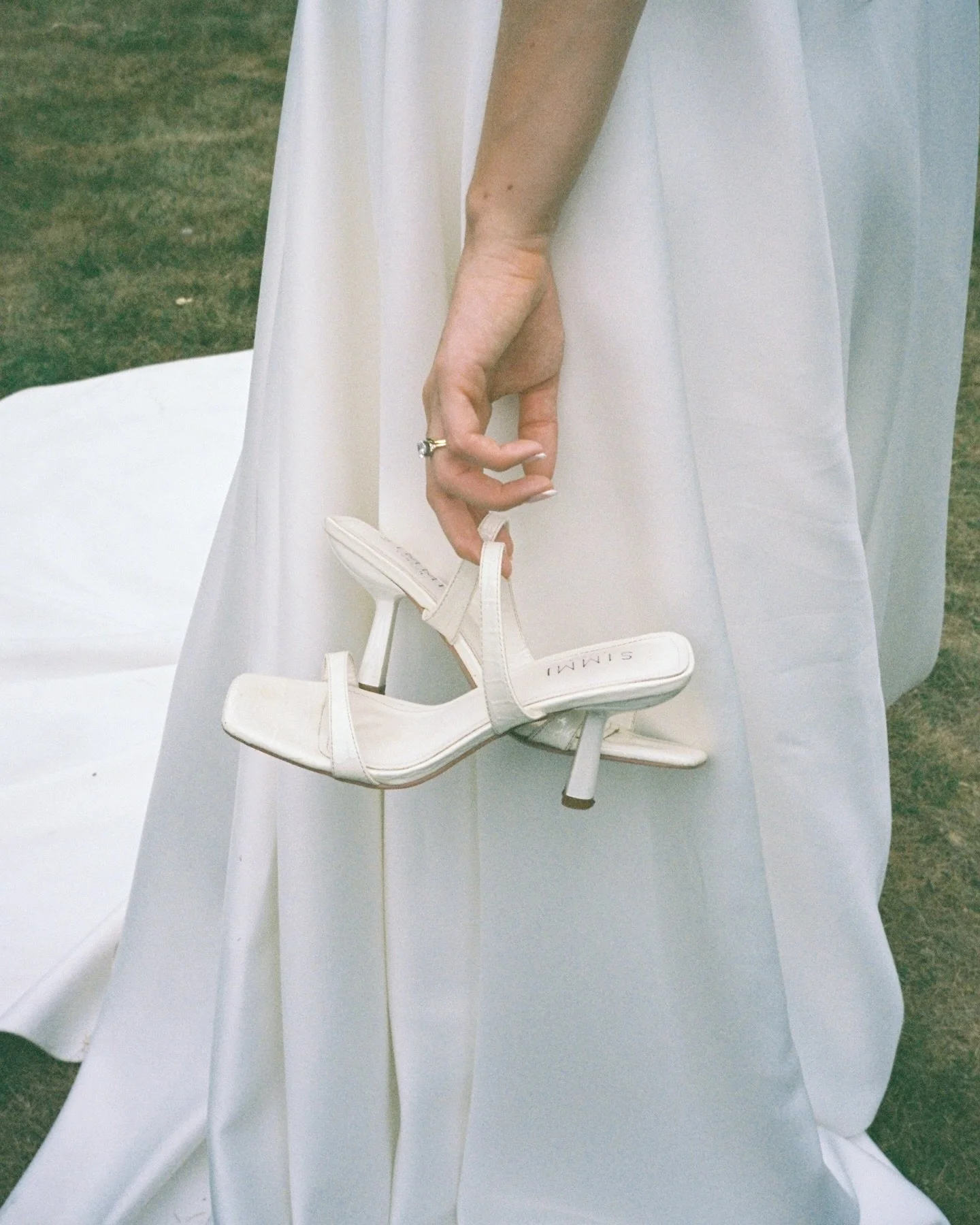 Ending my posting drought with a couple of 35mm film images from a gorge shoot back in the summer ✨

Getting my butt back into gear and will be sharing lots more on the grid soon 🫶🏻

ALIGN by @fayewildephotography #fayewildeworkshops planning + hos