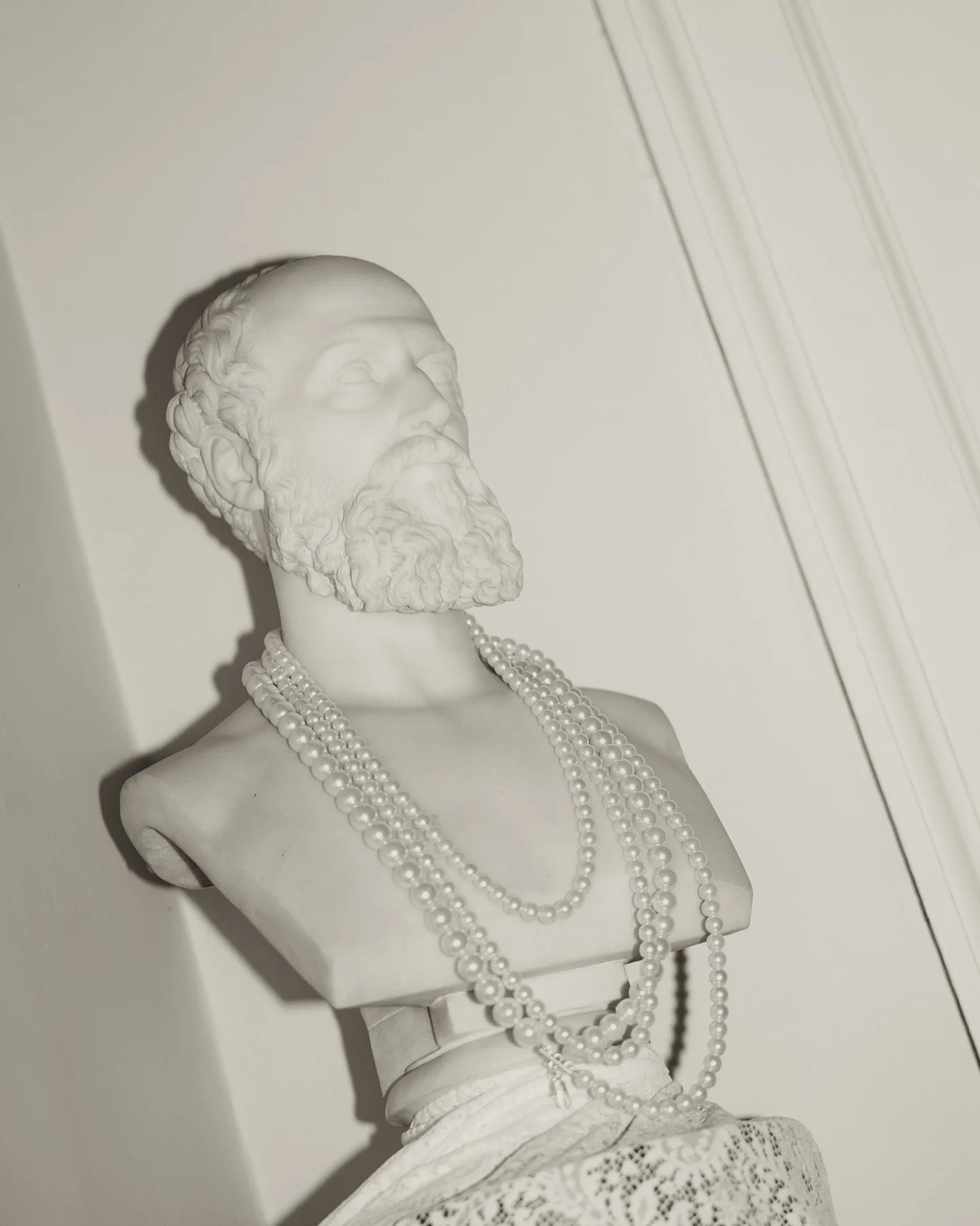 Another look into this stunner of a creative day at @iscoydpark with #fayewildeworkshops ✨

What dreamboats these two are 🫶🏻

Planning and host @fayewildephotography #fayewildeworkshops 
BTS @curatedcontentco_ 
styling + design @blondearmy 
florals