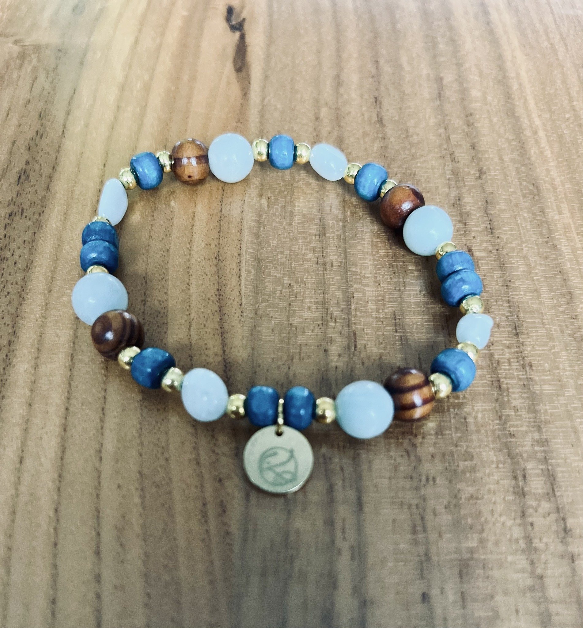 🎄Jour 3 - CALENDRIER DE L'AVENT 🎄

15% de rabais sur le bracelet canaliser du studio &laquo;Retour &agrave; soi&raquo; 
🎁Un cadeau pour toi? 
🎁Un cadeau pour un proche?

Ce type de bracelet m'accompagne depuis le jour 1 de mon cheminement personn
