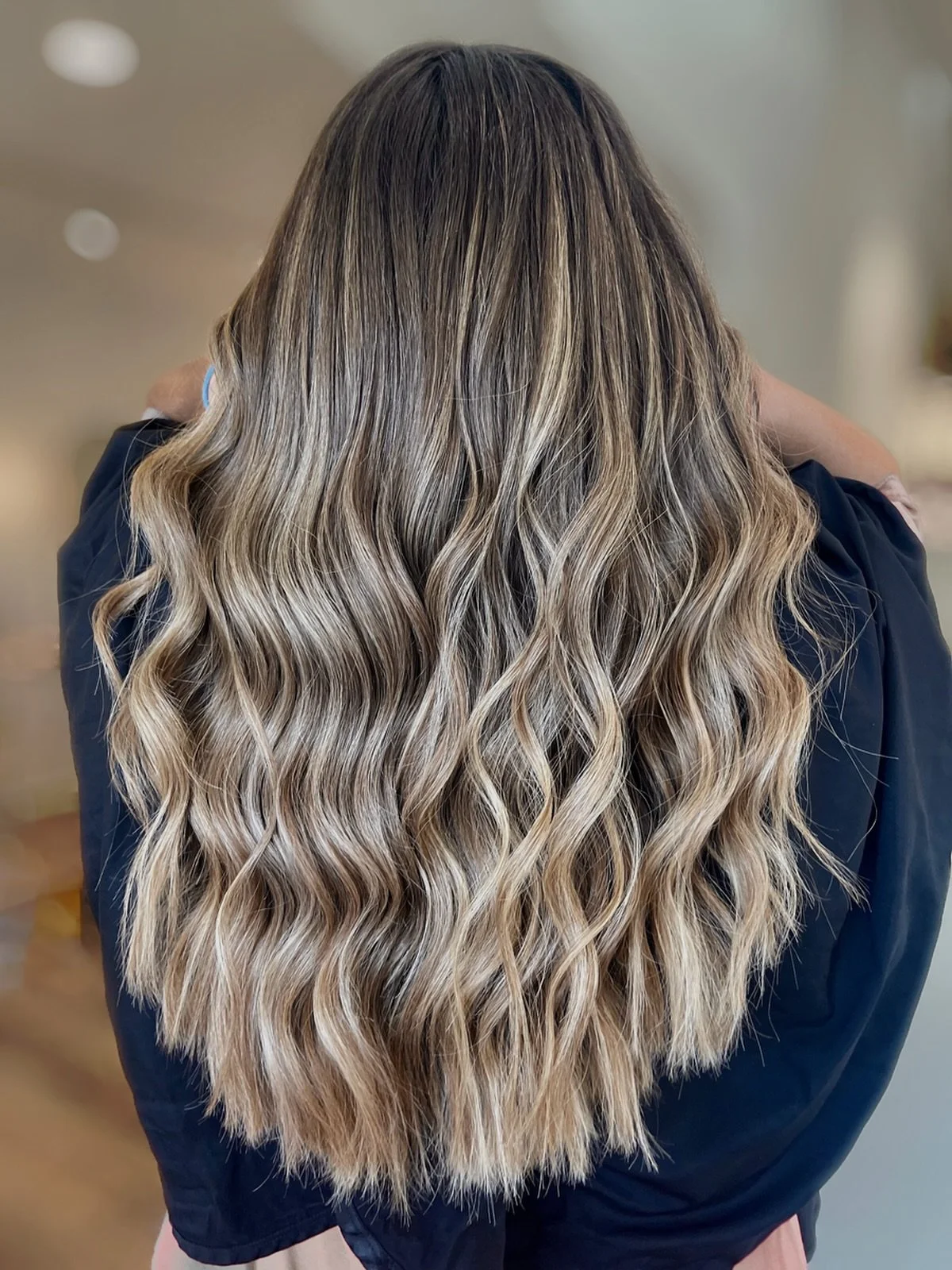 💕✨ Achieve radiant locks with a tailored color plan and personalized home care for lasting shine and hair health between appointments 

Book online or give us a call today for your next color session