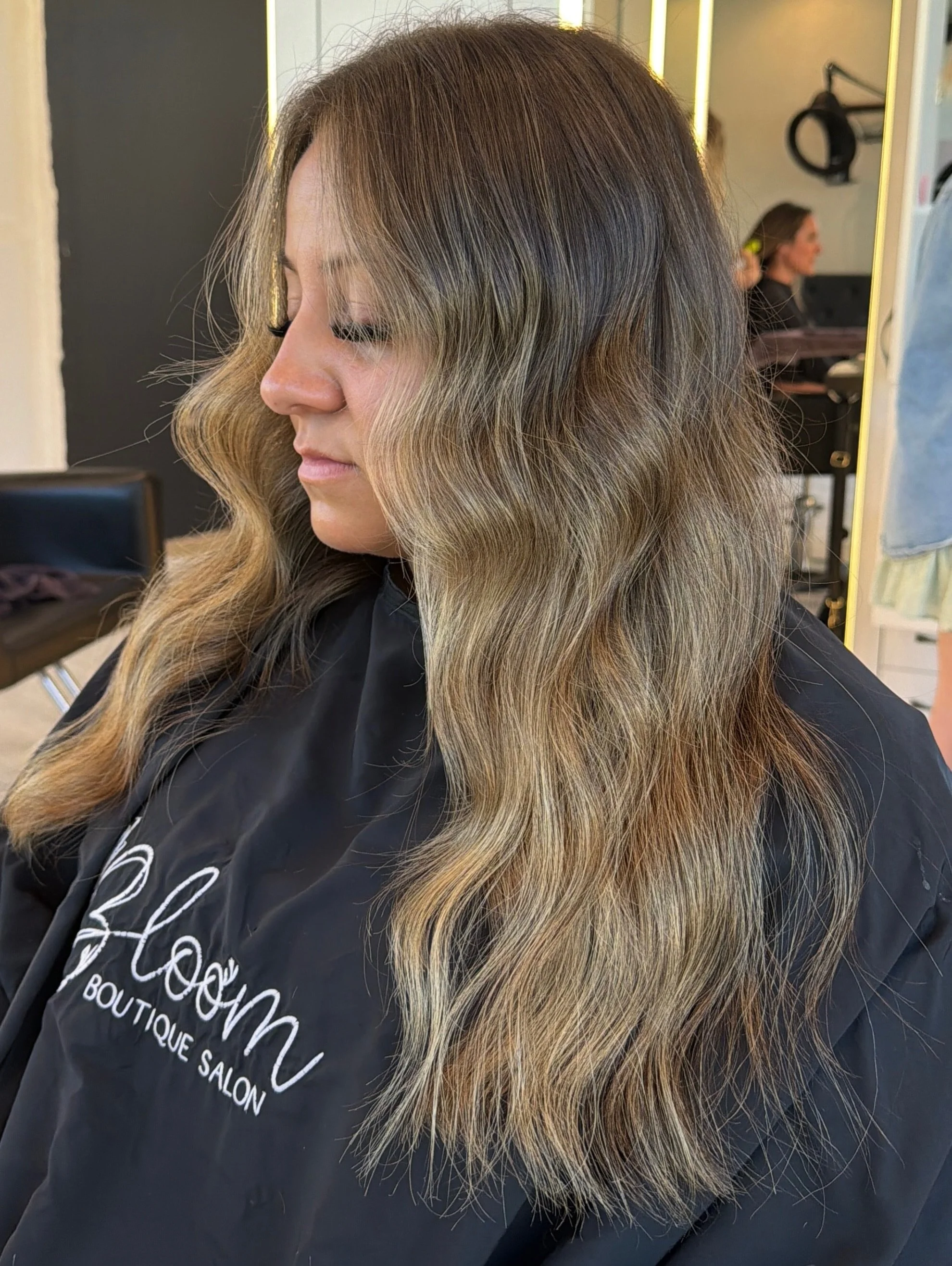 Perfection ✨
@jenna.hairstylist is a master at creating velvety brunettes with her attention to detail and precision placement . Leave her chair with confidence every time . 

Jenna is taking new color and extension guests Tuesday through Thursdays .