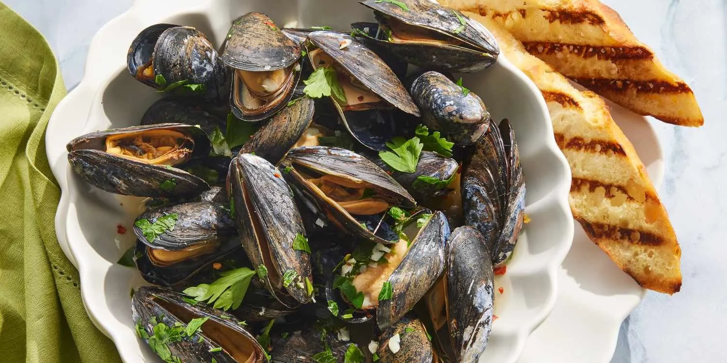MUSSEL MONDAYS