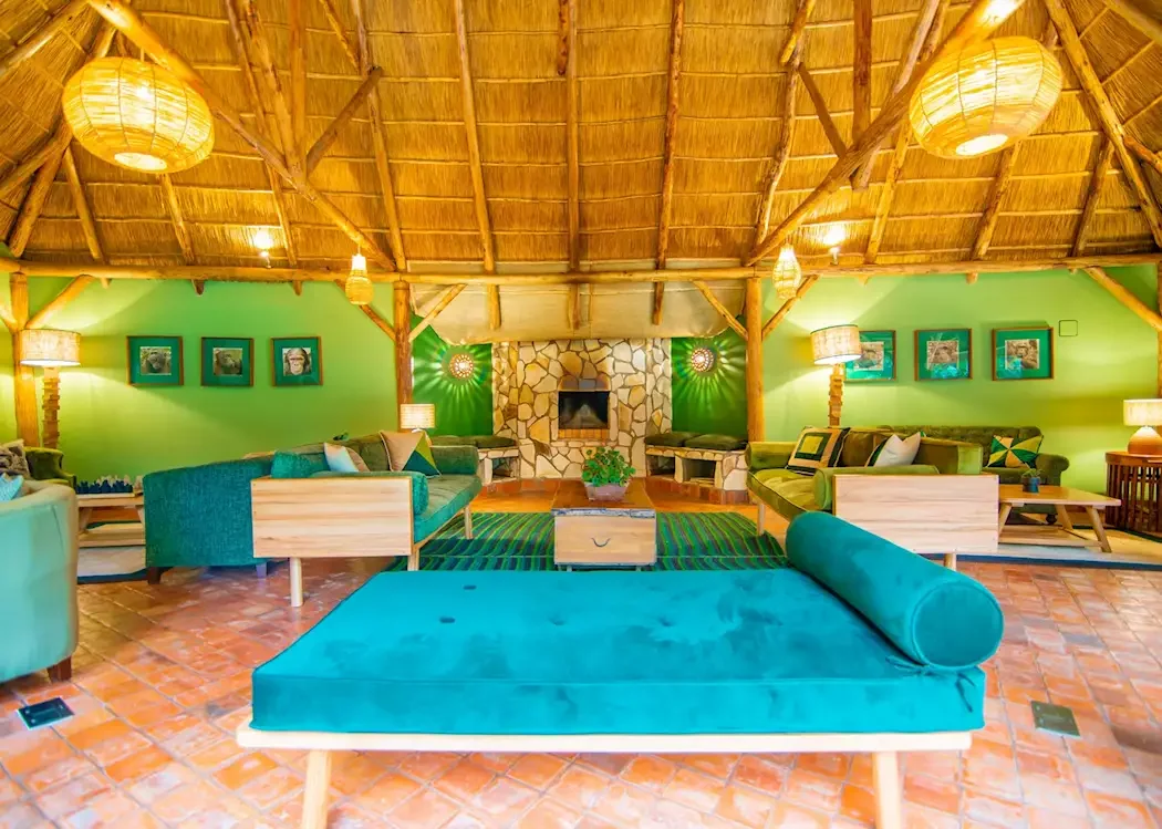 16001618-the-communal-lounge-primate-lodge-kibale.webp