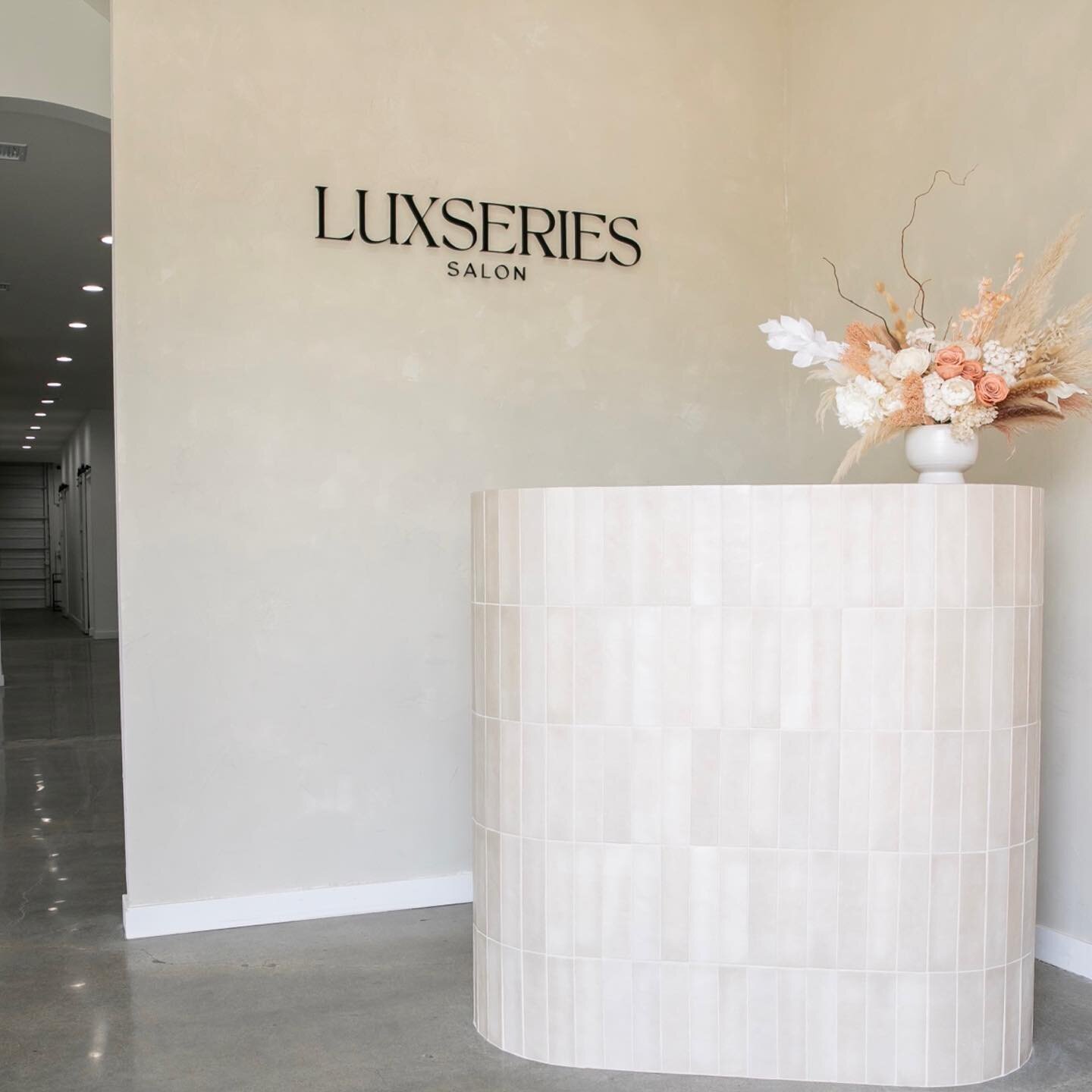 Welcome to Luxseries Salon ✨ where beauty meets elegance. Indulge in the lap of luxury at our all-inclusive beauty salon. Treat yourself to the ultimate pampering experience with our range of top-notch services. ✨

#Luxurybeauty
#johnwayneairport #ha