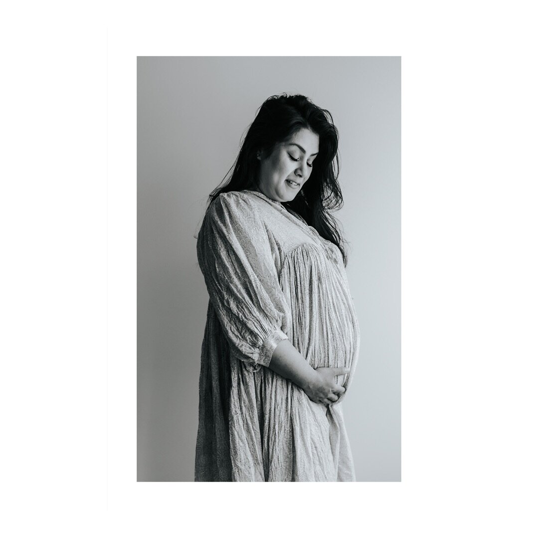 confession: until i experienced pregnancy and had my own two babies, i wasn&rsquo;t enamoured with pregnancy or much of a baby person. 

now? i&rsquo;m near obsessed and maternity and newborn sessions are some of my absolute favourites. it is a privi