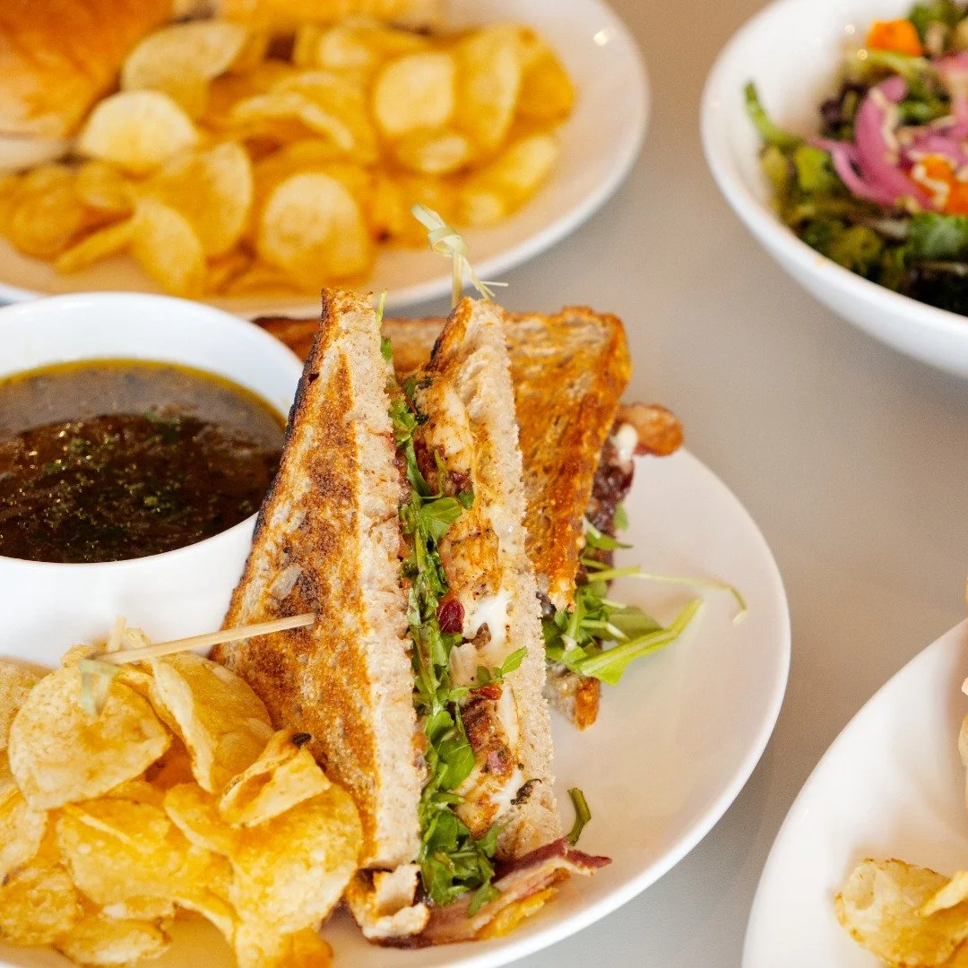 Roasted chicken, bacon, house mayo, arugula, and sweet tomato jam. Comes with pickles, kettle chips, and your choice of salad. pop in for lunch or order ahead on the app! best paired with our seasonal cold brew. 

Available all day!