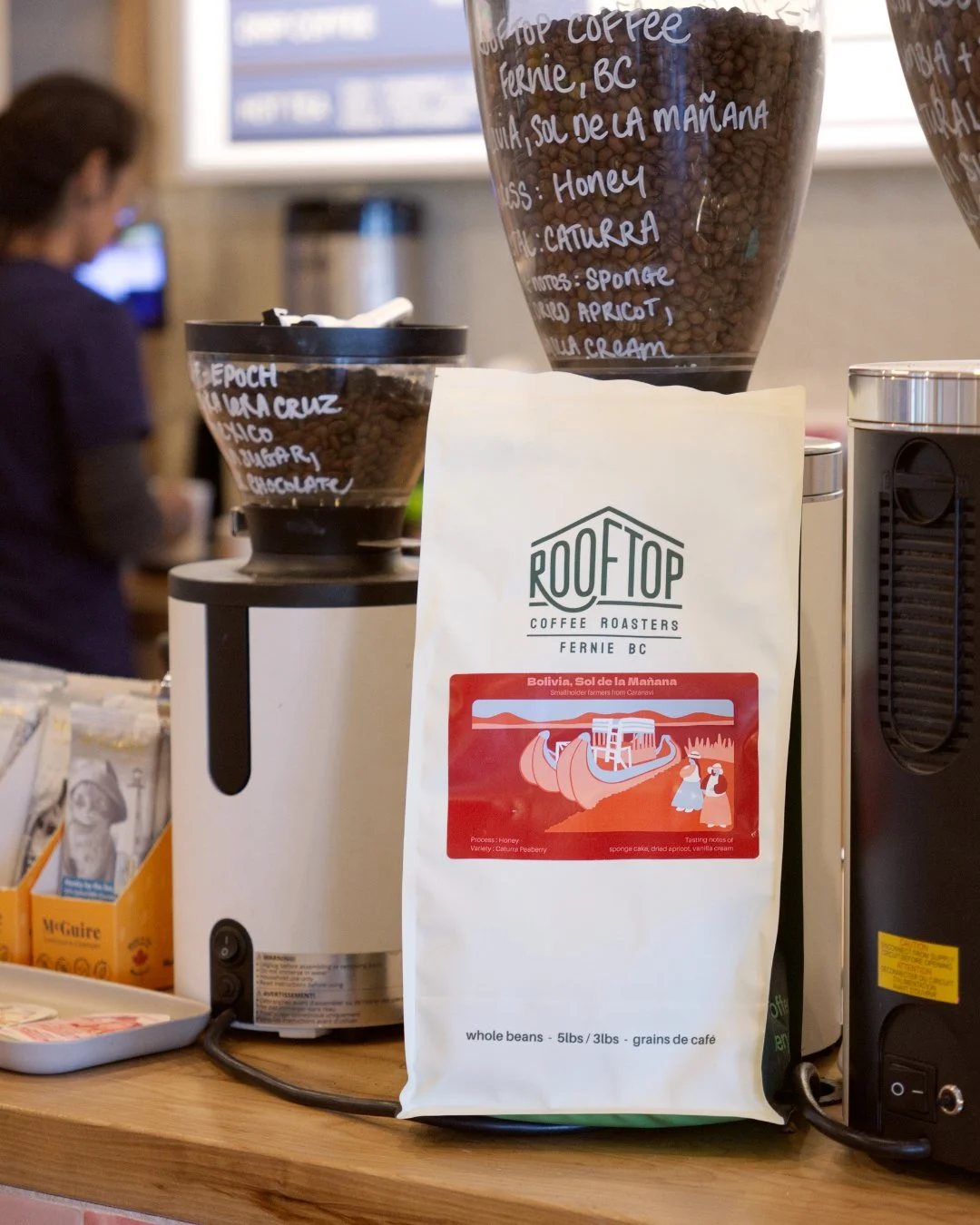 New feature beans on bar!! this batch comes to us all the way from Bolivia, roasted by Rooftop Coffee Roasters out in BC. it&rsquo;s ridiculously smooth and pleasant with tasting notes of sponge cake, vanilla cream, and dried apricot 

Misa&rsquo;s p