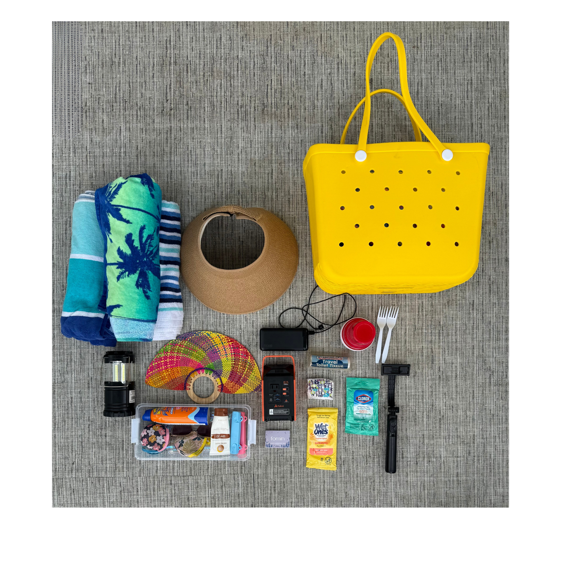 What's In My Everyday Boat Bag? My Must-Have Lake Day Essentials