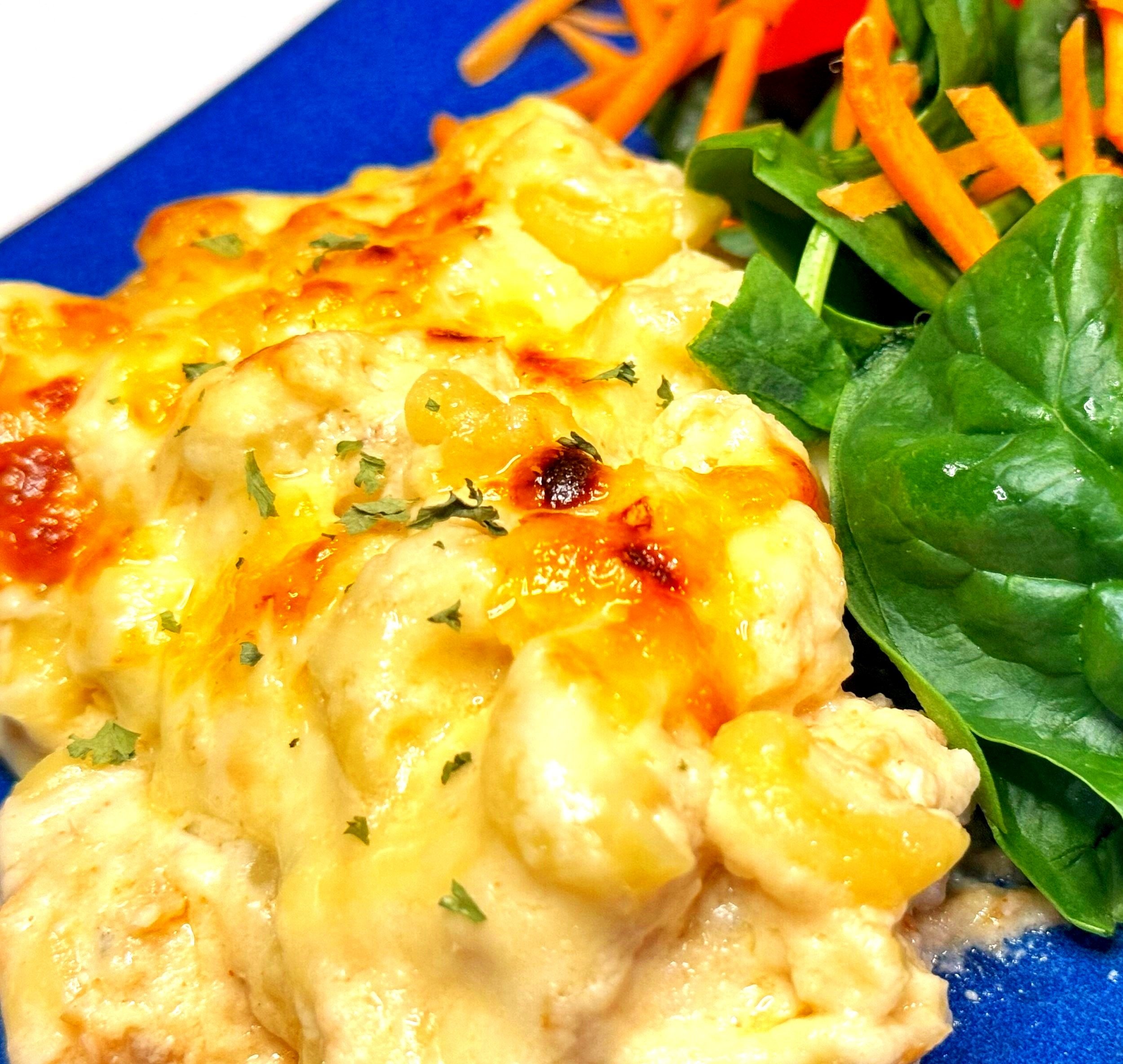 A rich and creamy Smoky Salmon Mac Supreme macaroni dish, topped with fresh dill and flaky smoked salmon pieces.
