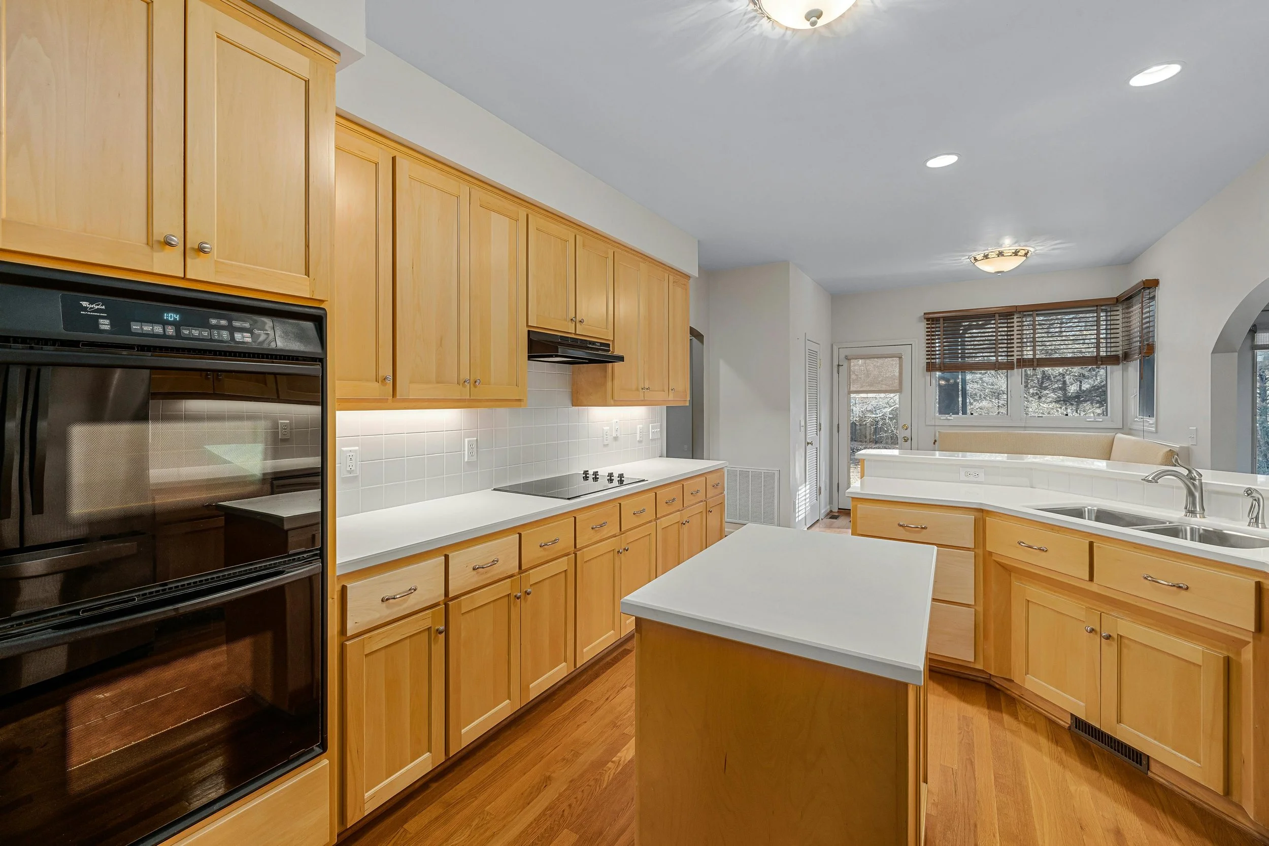 Tips for Choosing the Right Color for Your Cabinets