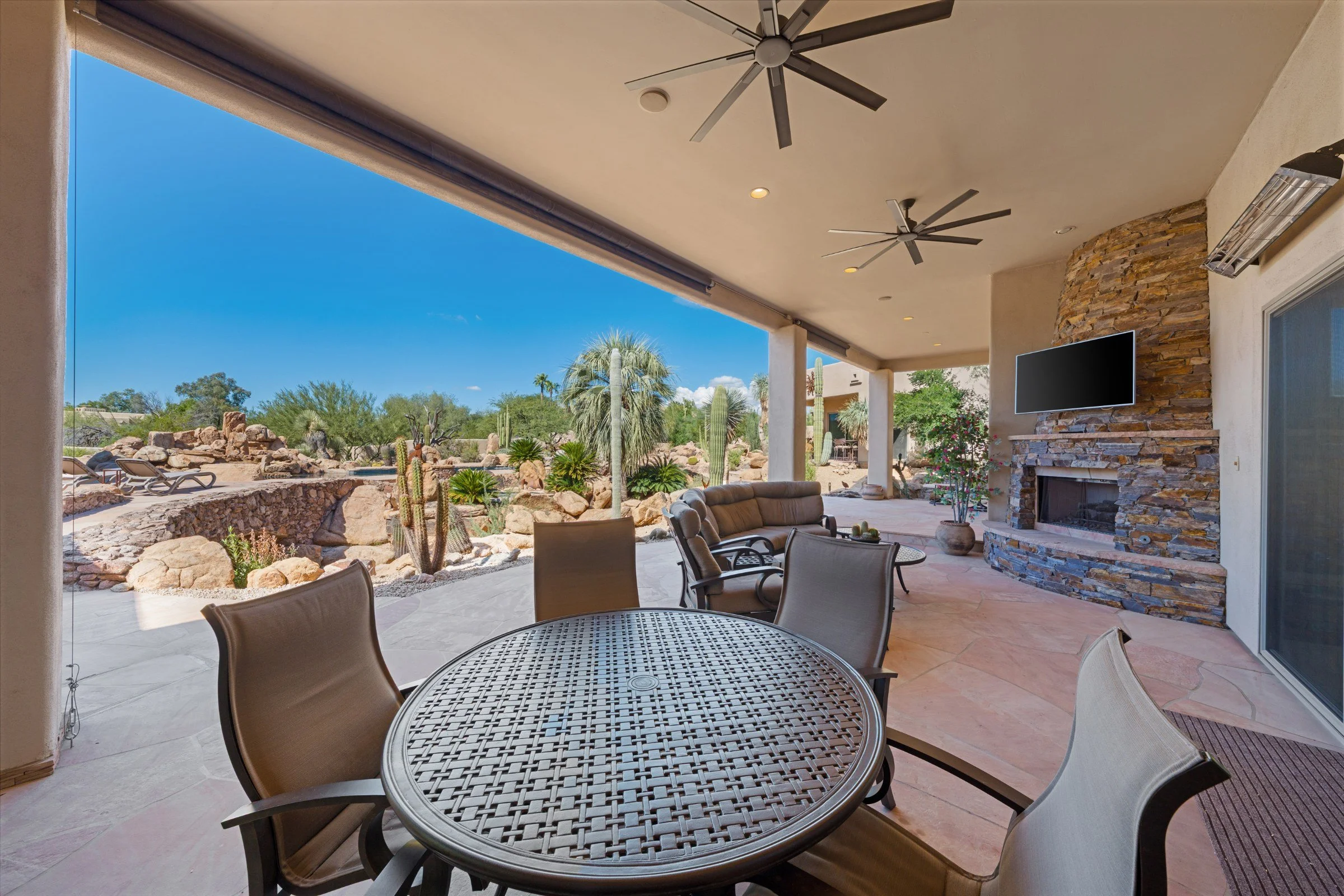 vr-carefree-5-patio.jpg