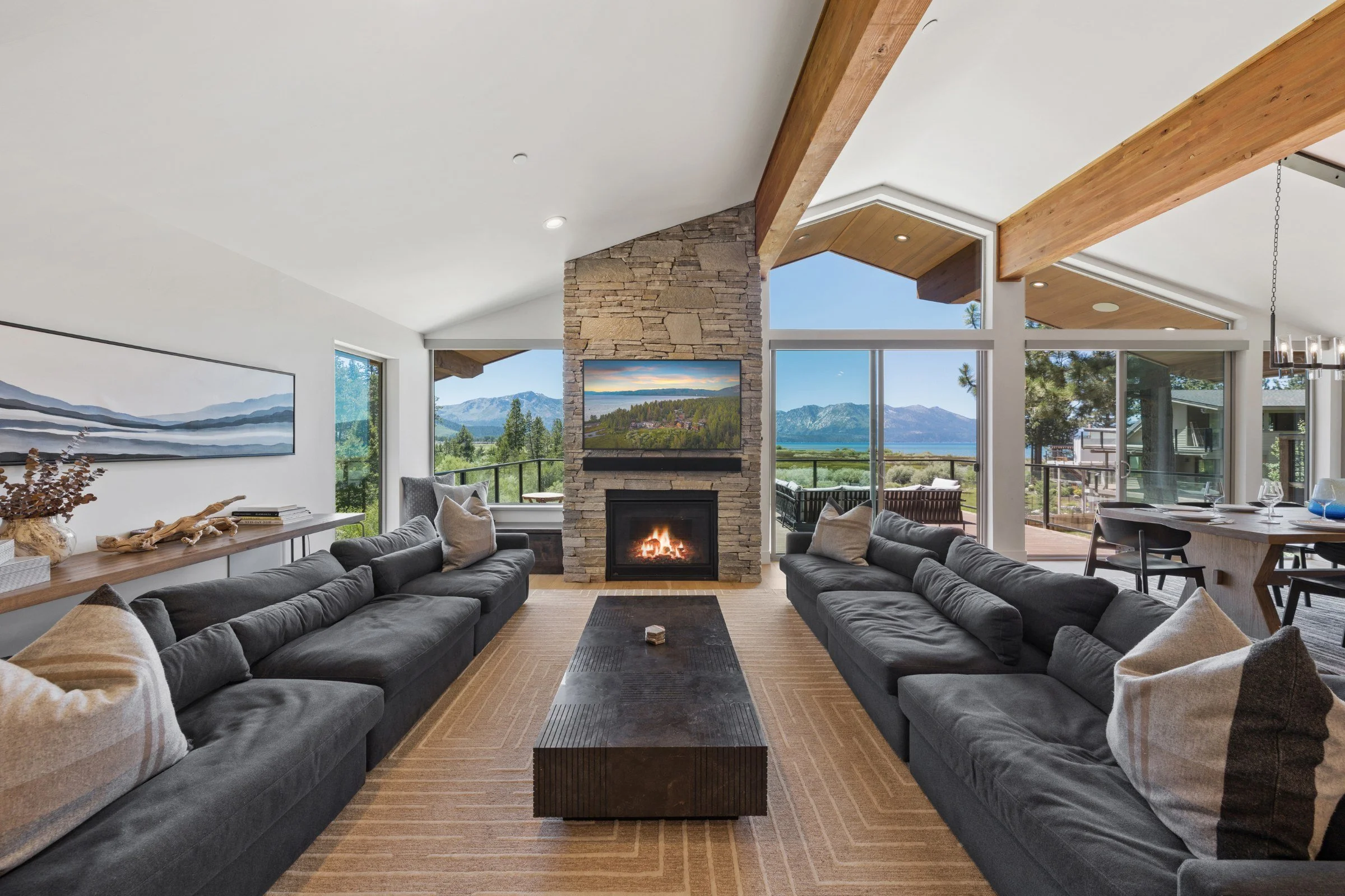 vr-bellevue-2-living.jpg