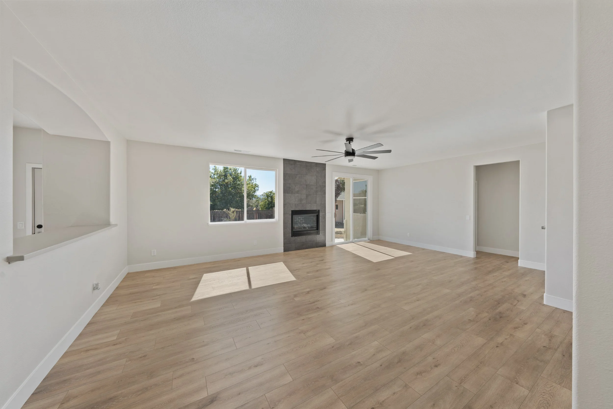 wr-living1-before.jpg