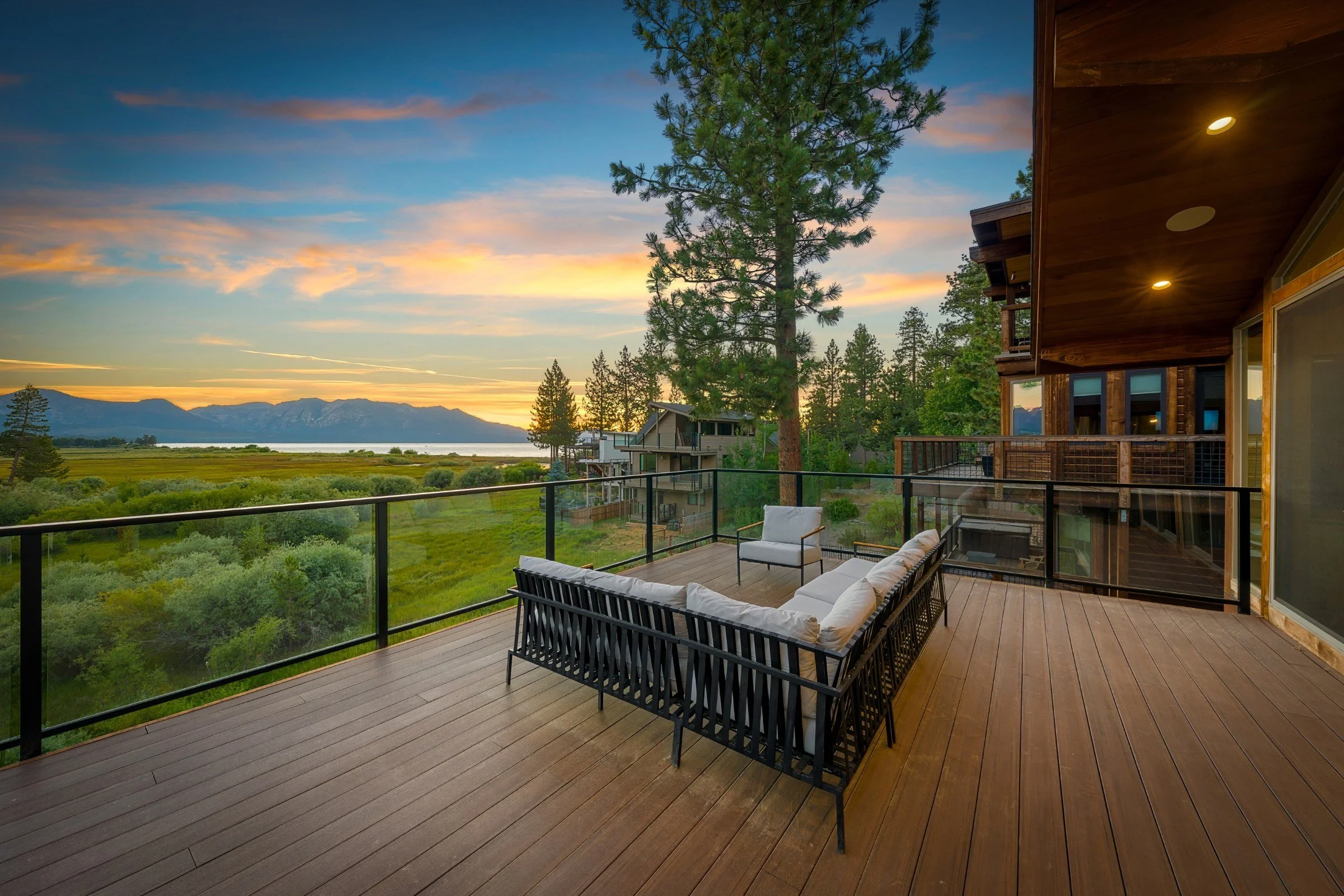 vr-bellevue-5-deck-twilight.jpg